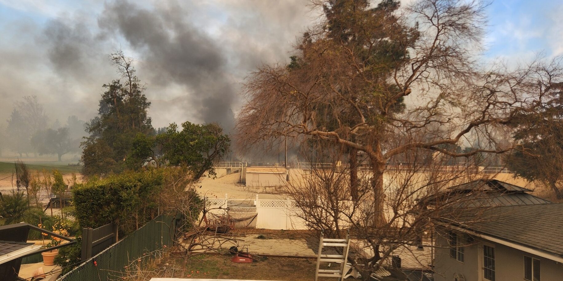 Smoke from Altadena wildfire Jan. 2025
