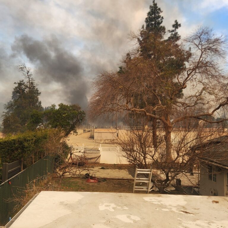 Smoke from Eaton Fire on Jan. 8 Smoke from Altadena wildfire Jan. 2025